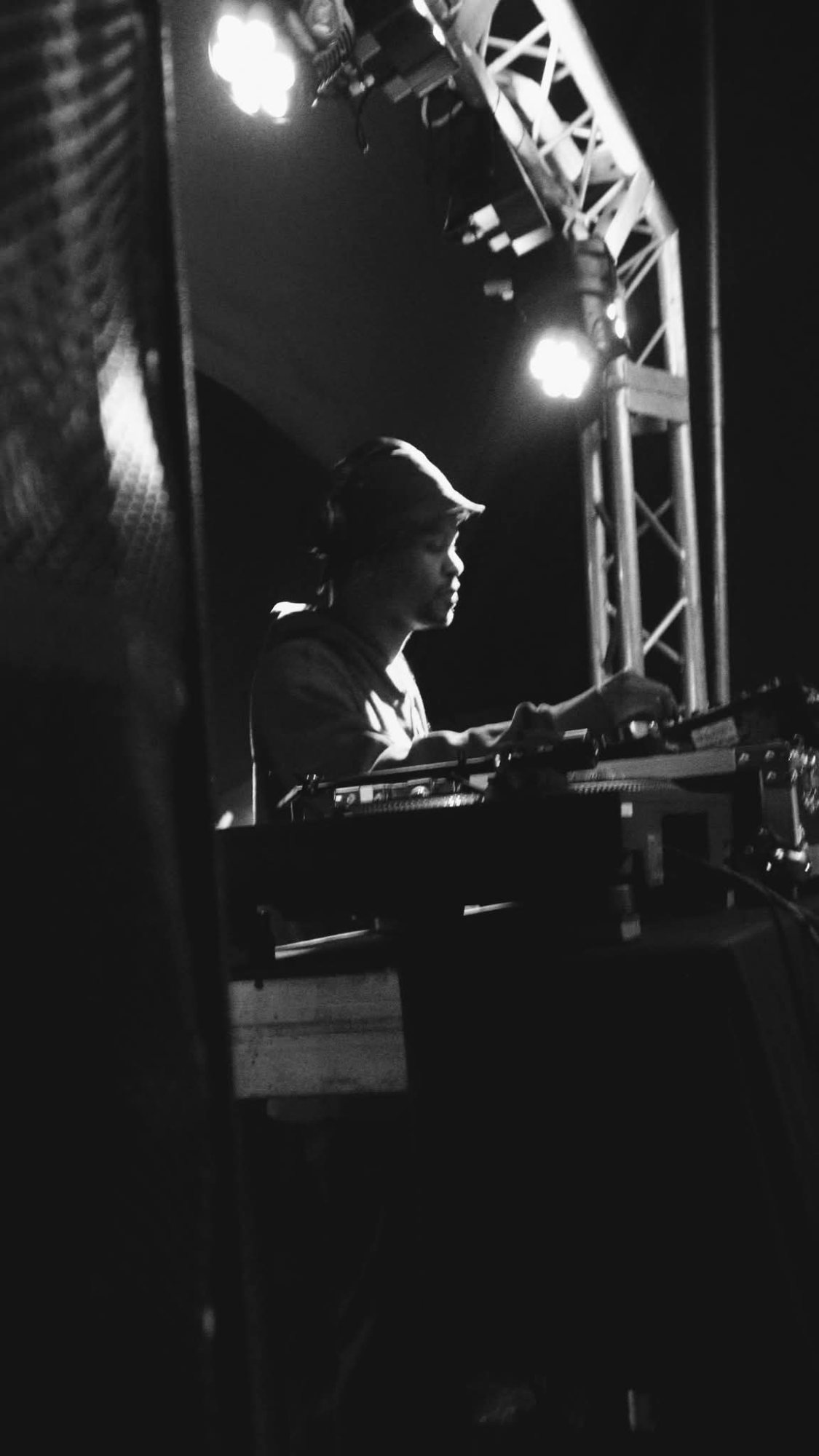 DJ
